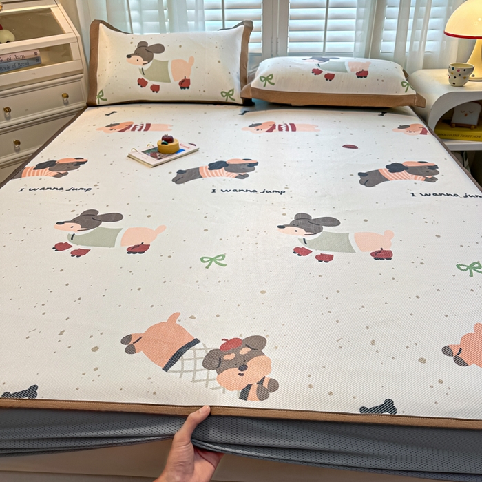 91家纺网 家纺一手货源 找家纺 花言狐语 2025新款真冰藤印花床笠款凉席 腊肠狗