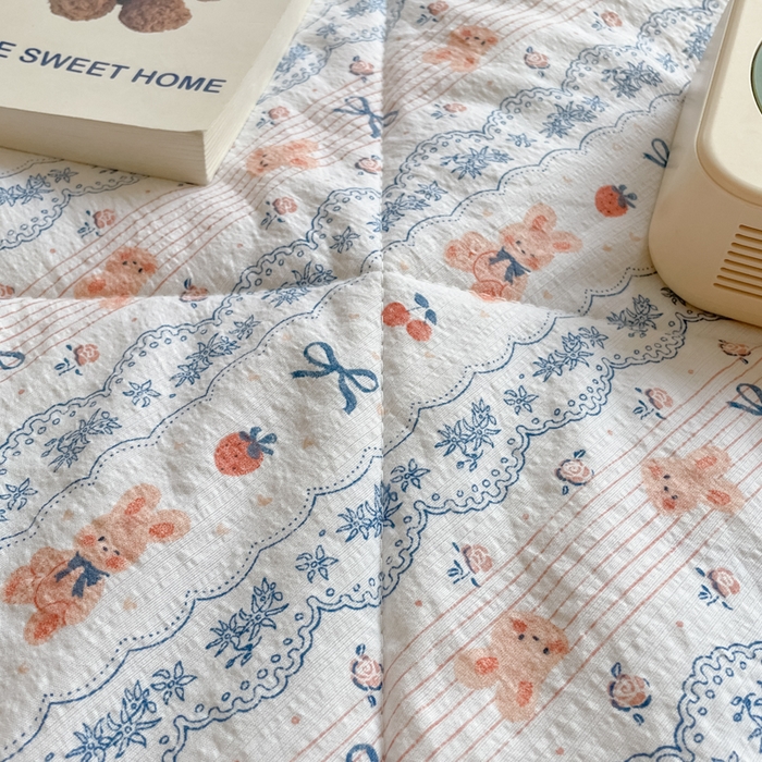 91家纺网 家纺一手货源 找家纺 老帅的工厂店 2025新款a类云感双层纱7a抗菌夏被床盖四件套 蝴蝶结熊