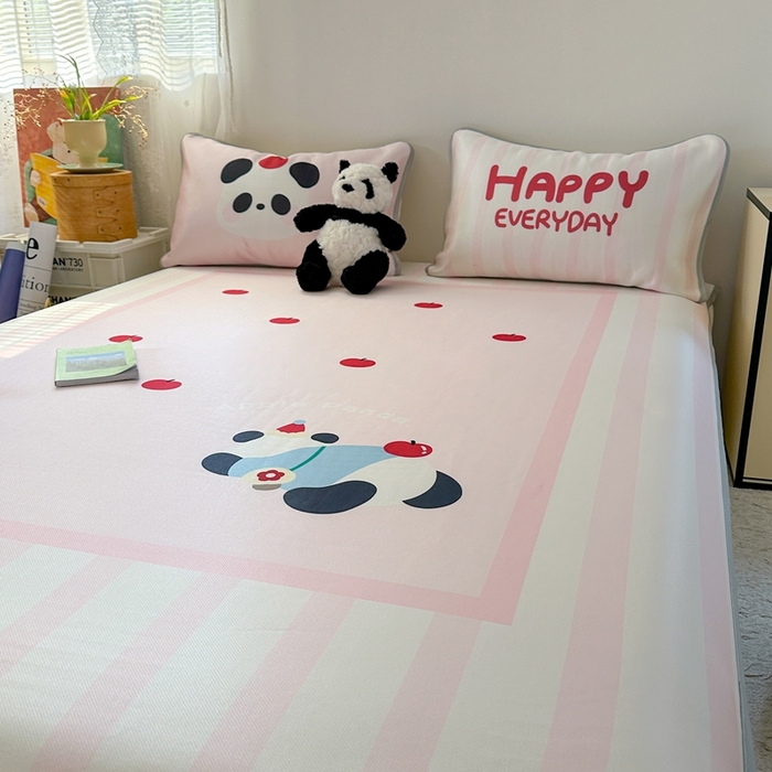 91家纺网 家纺一手货源 找家纺 美乐迪家纺 2025新款碳光凉感冰丝席 苹果熊猫