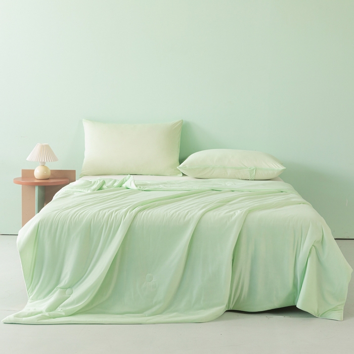 91家纺网 家纺一手货源 找家纺 瑜珠家纺 2025新款瑜珠云母凉感丝夏被 天水绿