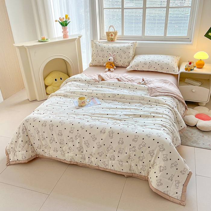 91家纺网 家纺一手货源 找家纺 西域种棉人·千百笠 2025新款A类新疆棉花夏凉被加宽包边水洗棉卡通印花吸湿透气棉花夏被空调被 凌香 云朵熊