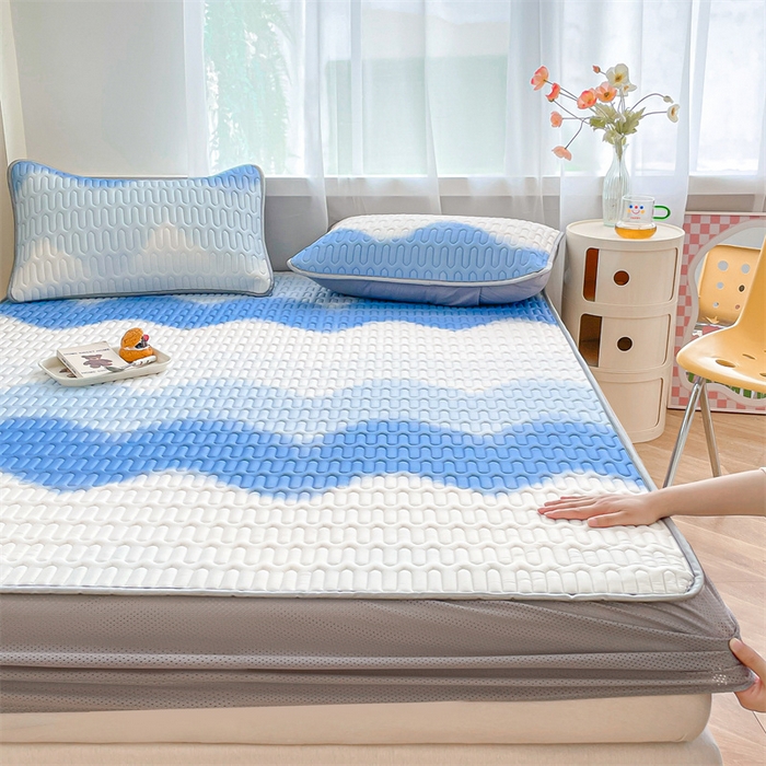 91家纺网 家纺一手货源 找家纺 布卢姆床垫 2025新款5mmA类乳胶凉席床笠套件夏被组合 海天线