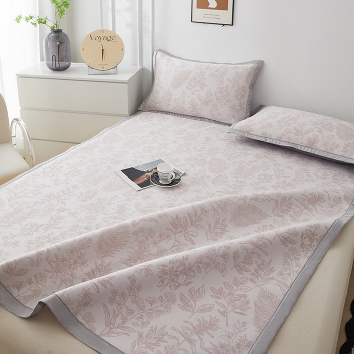 91家纺网 家纺一手货源 找家纺 曲宿家纺 2025新款高分子色织提花软凉席系列 葱郁-粉