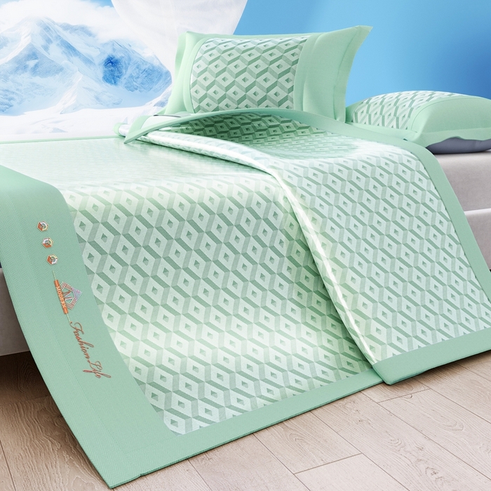 91家纺网 家纺一手货源 找家纺 鑫琪莱家纺 2025新款冰柔凉感丝凉席席子三件套 摩登立方-绿-床席款