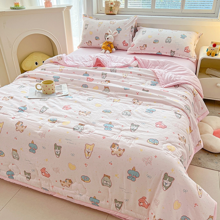 91家纺网 家纺一手货源 找家纺 西域种棉人·千百笠 2025新款A类新疆棉花夏凉被加宽包边水洗棉卡通印花吸湿透气棉花夏被空调被 凌香 淘气狗