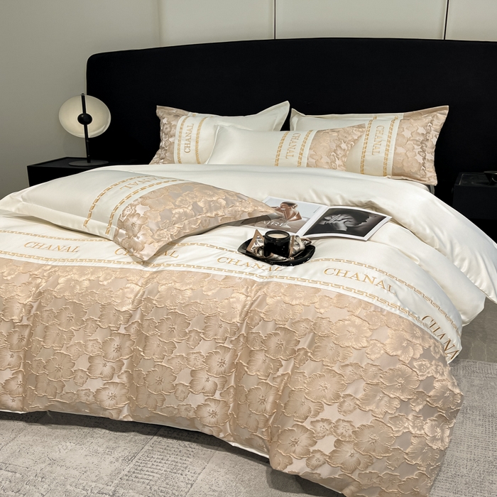 91家纺网 家纺一手货源 找家纺 米彩家纺 2025新款A类水洗真丝金丝浮雕提花绣花四件套 桃花-奶白