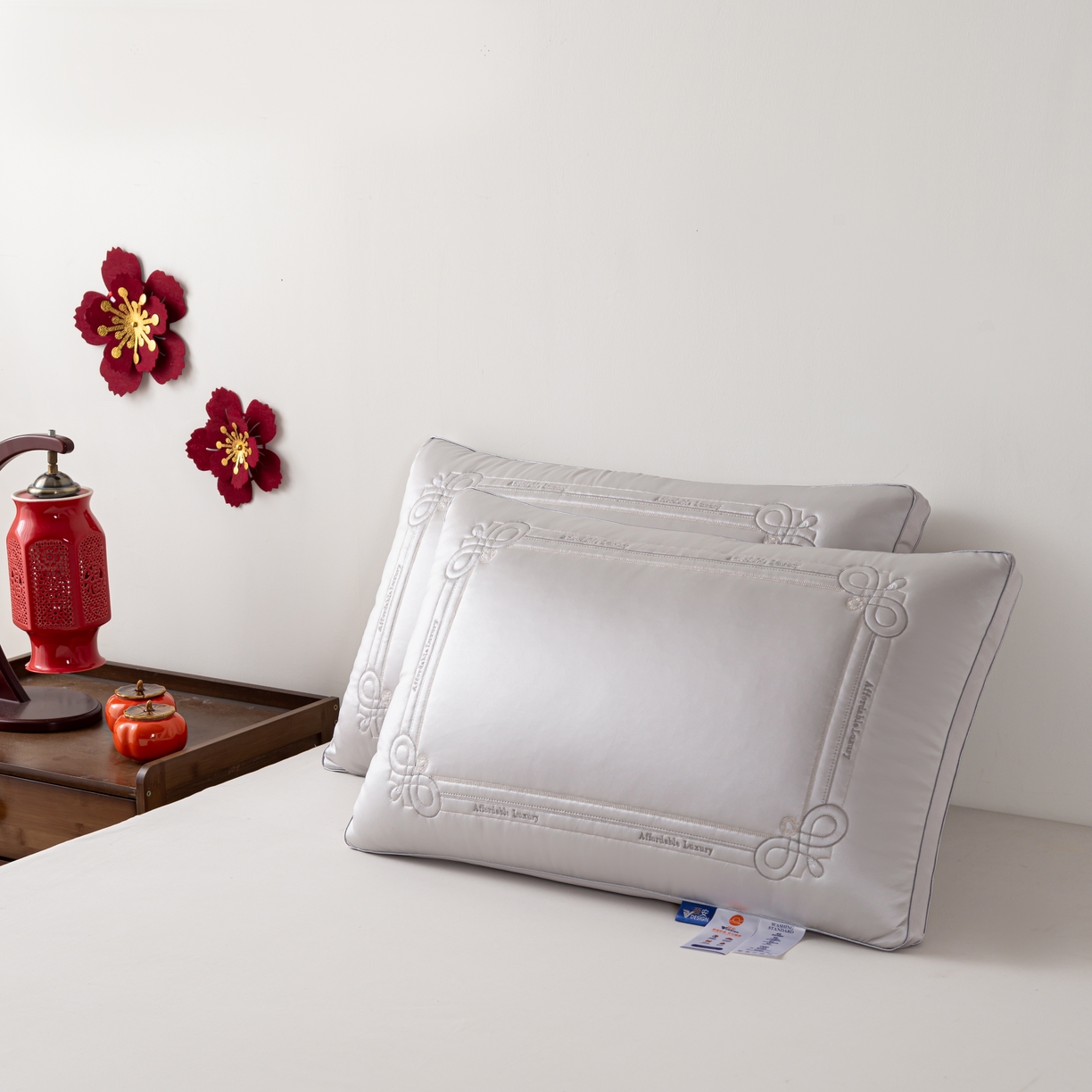 91家纺网 家纺一手货源 找家纺 贤内助家纺 2025新款传世之禧婚庆羽丝枕头枕芯保健枕护肩枕 银灰