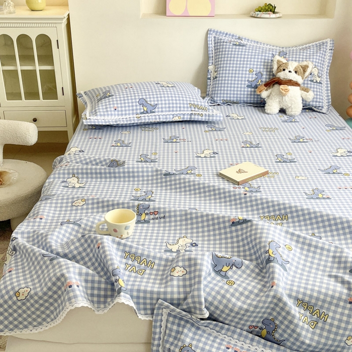 91家纺网 家纺一手货源 找家纺 新印象  2025新款花边老粗布床单款床笠款三件套蓝色小恐龙