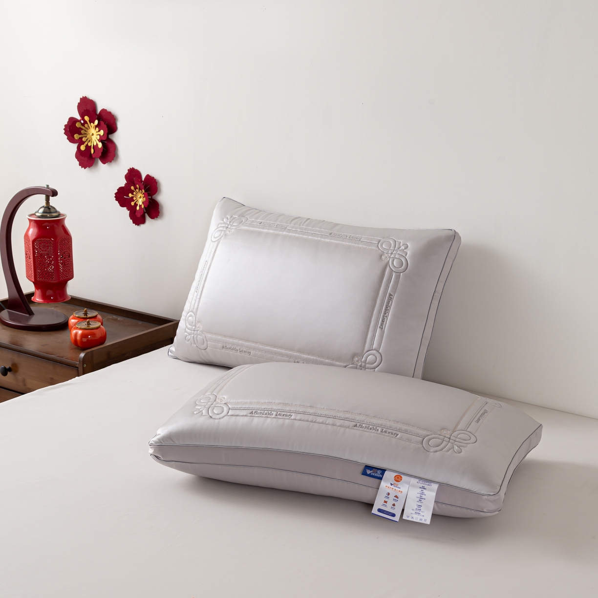 91家纺网 家纺一手货源 找家纺 贤内助家纺 2025新款传世之禧婚庆羽丝枕头枕芯保健枕护肩枕 银灰