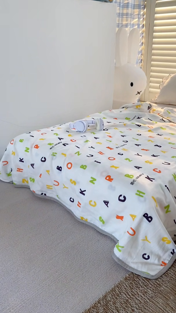 91家纺网 家纺一手货源 找家纺 潮邦 2025新款全棉双层纱多功能盖毯 甜心字母