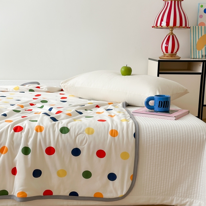 91家纺网 家纺一手货源 找家纺 觅糖家纺 2025新款软糯针织云柔大豆夏被 彩色波点