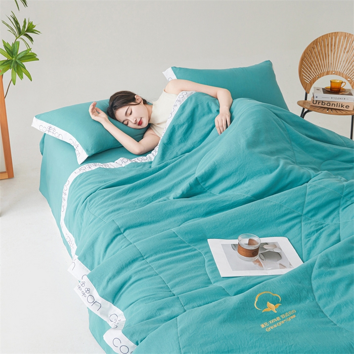 91家纺网 家纺一手货源 找家纺 西域种棉人·千百笠 2025新款A类100%新疆棉花夏凉被纯棉全棉填充毛巾绣绣花纯色双拼原棉空调被夏被 千寻蔚蓝