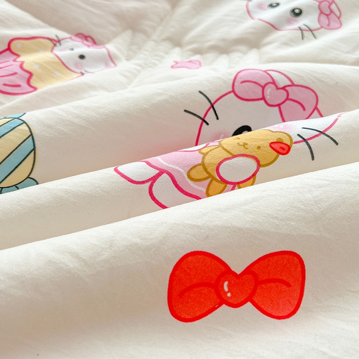 91家纺网 家纺一手货源 找家纺 西域种棉人·千百笠 2025新款A类新疆棉花夏凉被加宽包边水洗棉卡通印花吸湿透气棉花夏被空调被 凌香 蛋糕猫