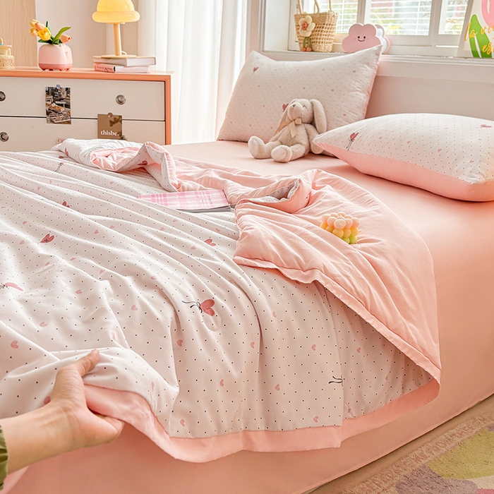 91家纺网 家纺一手货源 找家纺 金喜 2025新款小清新风格有氧针织双层纱大豆被夏被四件套 爱心气球