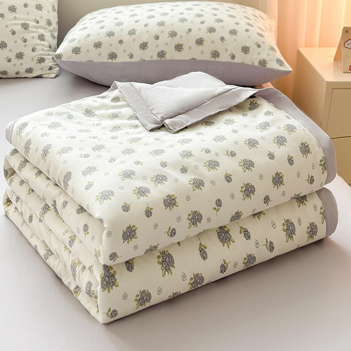 91家纺网 家纺一手货源 找家纺 金喜 2025新款小清新风格有氧针织双层纱大豆被夏被四件套 清欢