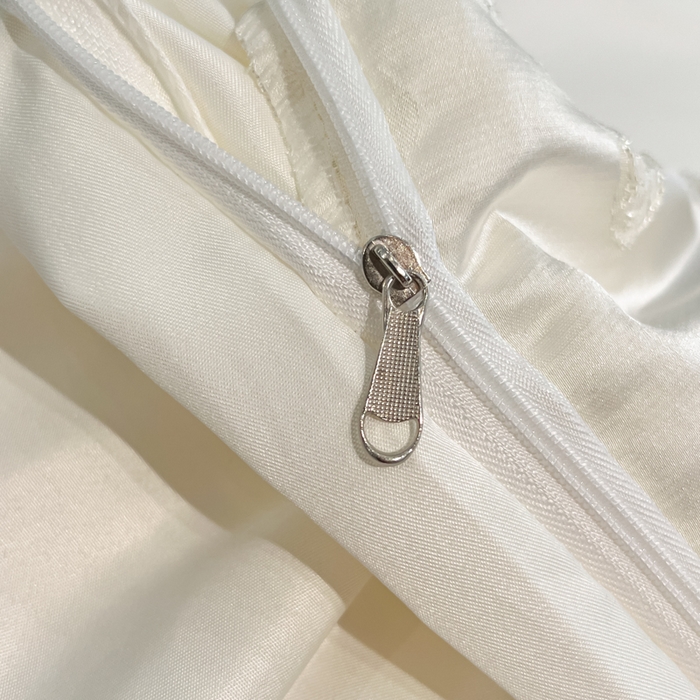 91家纺网 家纺一手货源 找家纺 米彩家纺 2025新款A类水洗真丝金丝浮雕提花绣花四件套 富蝶-奶白