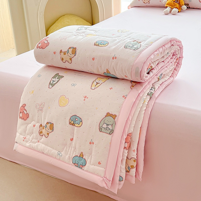 91家纺网 家纺一手货源 找家纺 西域种棉人·千百笠 2025新款A类新疆棉花夏凉被加宽包边水洗棉卡通印花吸湿透气棉花夏被空调被 凌香 淘气狗