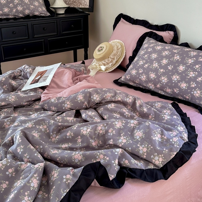 91家纺网 家纺一手货源 找家纺 亿品家纺 2025直播爆款韩版赫本风花边款针织棉双层纱夏被四件套【有买家秀加V】