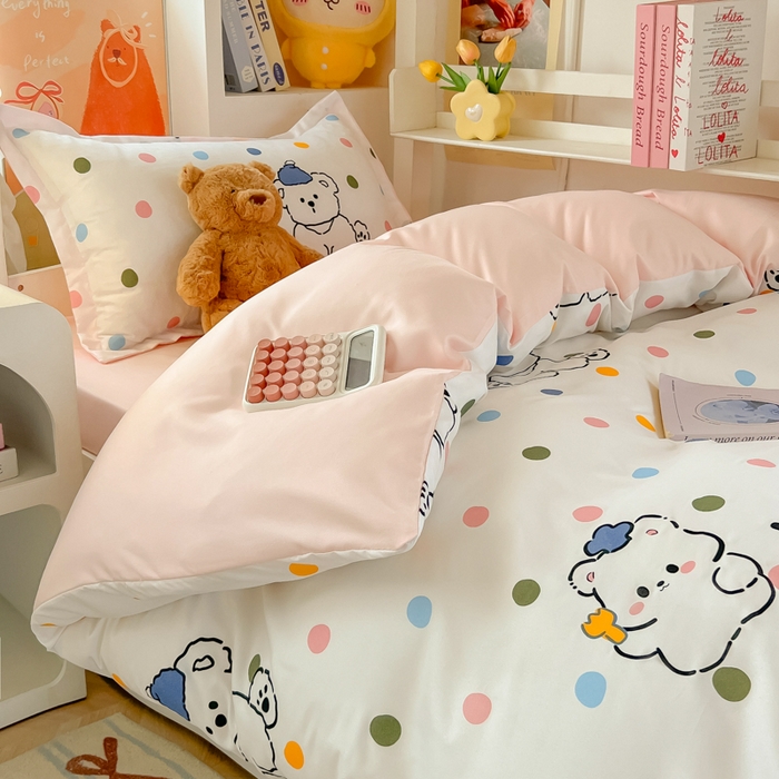 91家纺网 家纺一手货源 找家纺 悦织湾家纺 2025新款印花学生宿舍亲肤芦荟棉三件套单双人四件套轻奢印花磨毛床上用品 彩点小熊