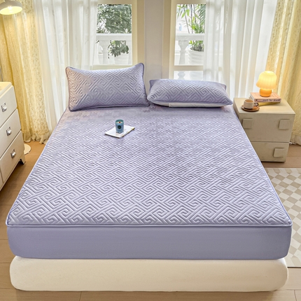 91家纺网 家纺一手货源 找家纺 卡伦家纺 2025新款水洗磨毛夹棉床笠系列 回形格-烟熏紫