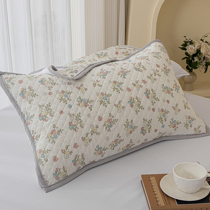 91家纺网 家纺一手货源 找家纺 （总）美宜家 2025新款夏季凉感丝绗缝绑带枕巾隔脏吸汗冰丝枕巾