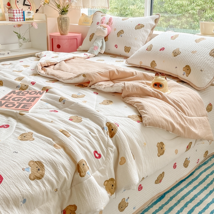 91家纺网 家纺一手货源 找家纺 老帅的工厂店 2025新款a类云感双层纱7a抗菌夏被床盖四件套 快乐小熊