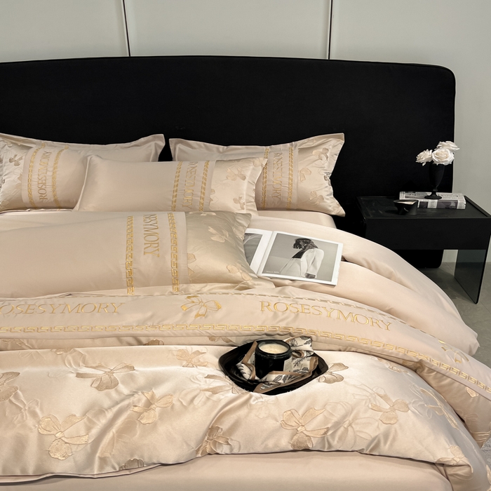 91家纺网 家纺一手货源 找家纺 米彩家纺 2025新款A类水洗真丝金丝浮雕提花绣花四件套 情结-香槟