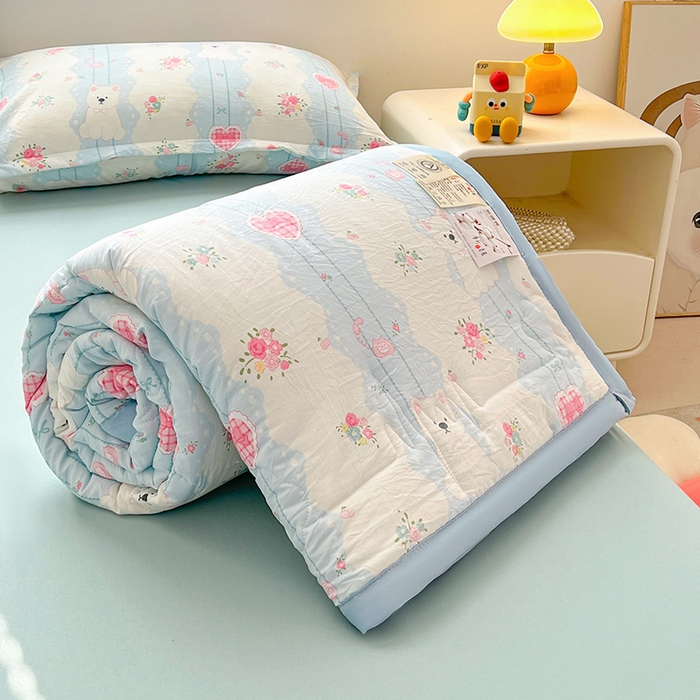 91家纺网 家纺一手货源 找家纺 西域种棉人·千百笠 2025新款A类新疆棉花夏凉被加宽包边水洗棉卡通印花吸湿透气棉花夏被空调被 凌香 爱心狗