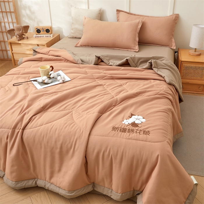 91家纺网 家纺一手货源 找家纺 西域种棉人·千百笠 2025新款A类100%新疆棉花夏凉被纯棉全棉填充毛巾绣绣花纯色双拼原棉空调被夏被 云暖-香妃玉