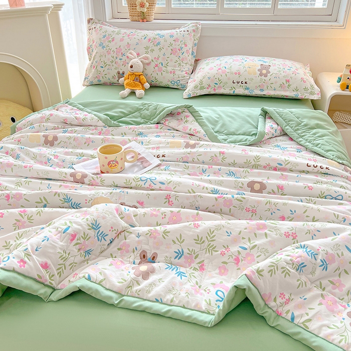 91家纺网 家纺一手货源 找家纺 西域种棉人·千百笠 2025新款A类新疆棉花夏凉被加宽包边水洗棉卡通印花吸湿透气棉花夏被空调被 凌香 躲猫猫