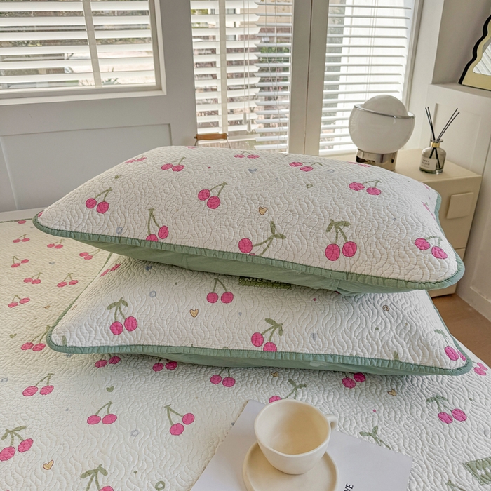 91家纺网 家纺一手货源 找家纺 宜梦家居【需要买家秀请联系老板】 2025新款双面纯棉夹层新疆棉花高温砂洗全棉床盖 美味樱桃