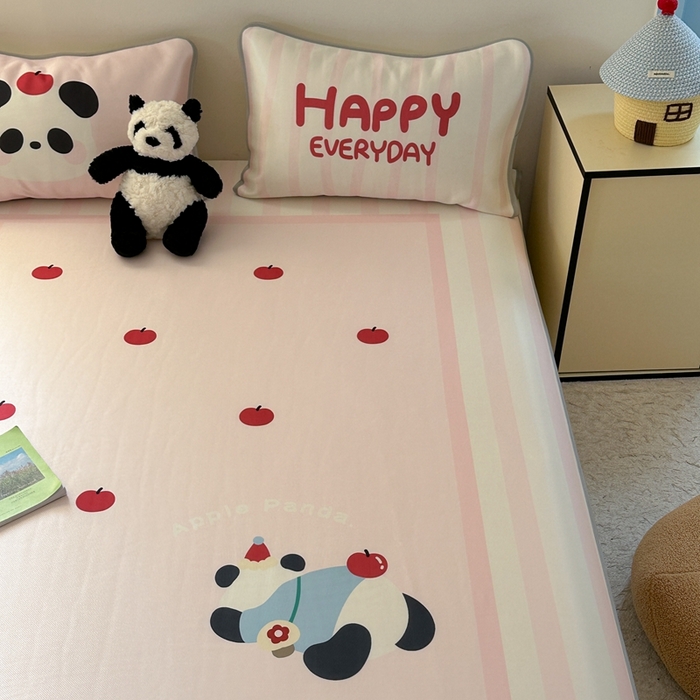 91家纺网 家纺一手货源 找家纺 美乐迪家纺 2025新款碳光凉感冰丝席 苹果熊猫