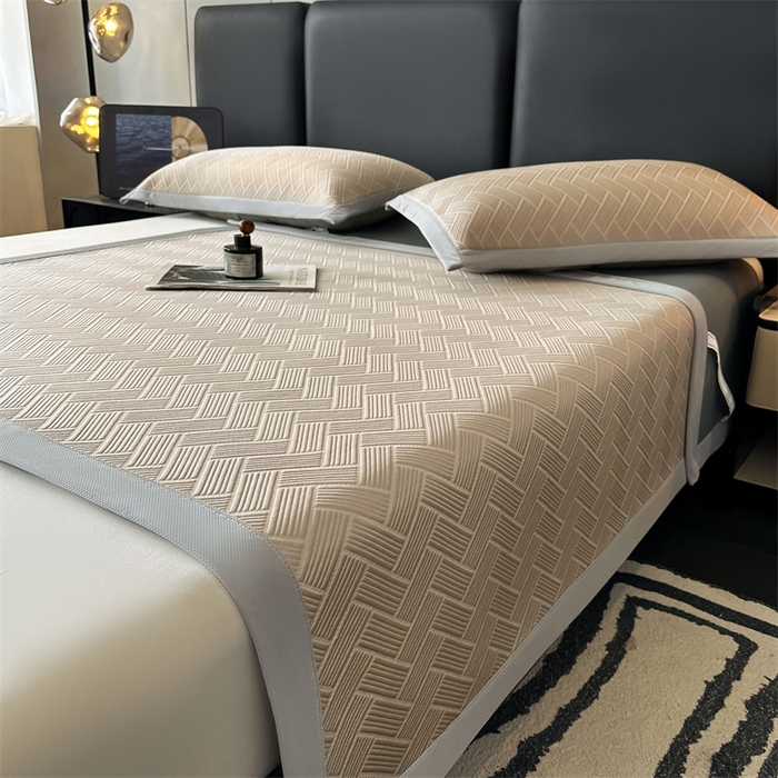 91家纺网 家纺一手货源 找家纺 雯豆家纺 2025夏季新款PE中分子凉感凉席三件套冰丝凉感席子纯色素色成人平铺绑带款 简尚-丝雾棕