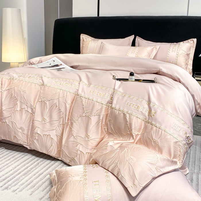 91家纺网 家纺一手货源 找家纺 子曰 2025新款金丝提花浮雕刺绣水洗真丝四件套 花语-粉