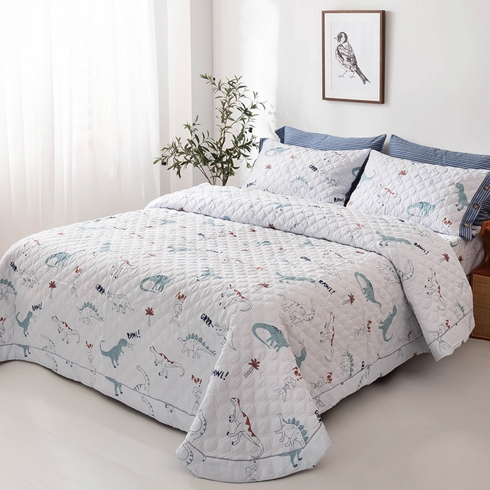 91家纺网 家纺一手货源 找家纺 优乐家纺 2025新款纯棉印花夹棉系列床盖三件套-纽扣款新狂欢乐园