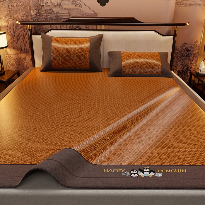 91家纺网 家纺一手货源 找家纺 绒艺席业 2025新款艾草藤席冰丝双面席席子凉席 游泳小企鹅-斜条纹