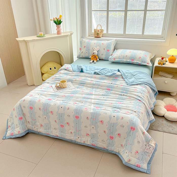 91家纺网 家纺一手货源 找家纺 （总）西域种棉人·千百笠 2025新款A类新疆棉花夏凉被加宽包边水洗棉卡通印花吸湿透气棉花夏被空调被