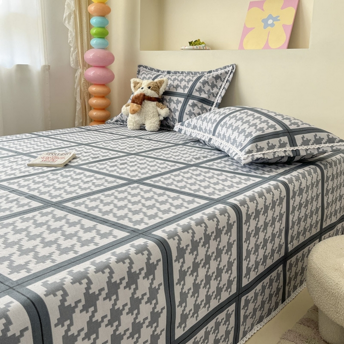 91家纺网 家纺一手货源 找家纺 新印象  2025新款花边老粗布床单款床笠款三件套蓝色千鸟格