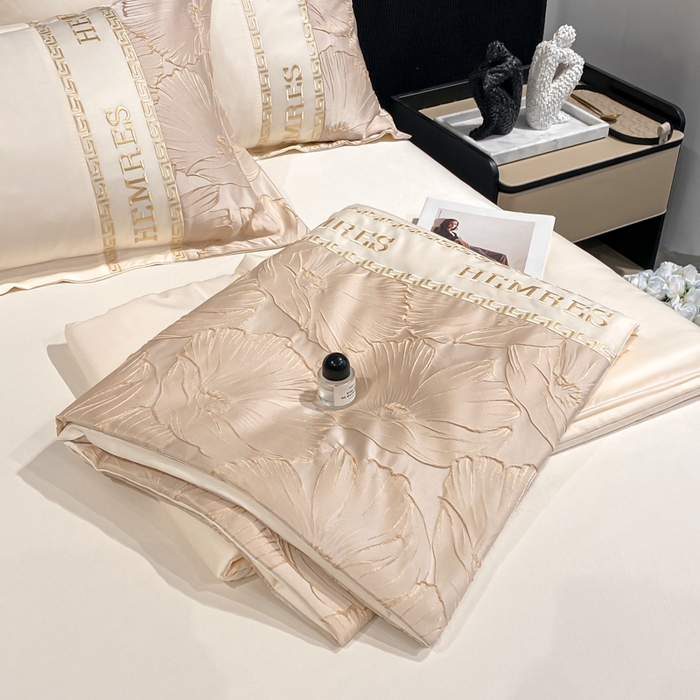 91家纺网 家纺一手货源 找家纺 （总）子曰 2025新款金丝提花浮雕刺绣水洗真丝夏被四件套夏凉被空调被