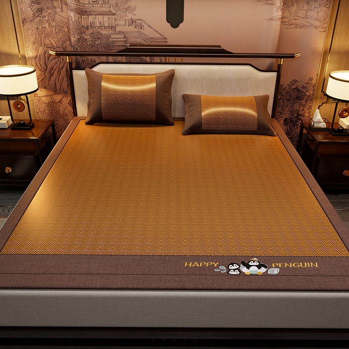 91家纺网 家纺一手货源 找家纺 绒艺席业 2025新款艾草藤席冰丝双面席席子凉席 游泳小企鹅-编织纹