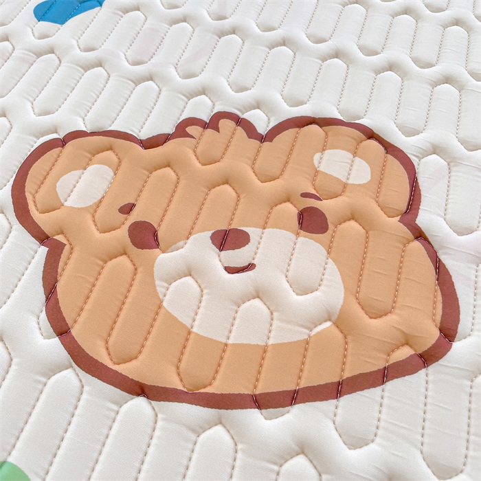 91家纺网 家纺一手货源 找家纺 布卢姆床垫 2025新款5mmA类乳胶凉席床笠套件夏被组合 字母小熊