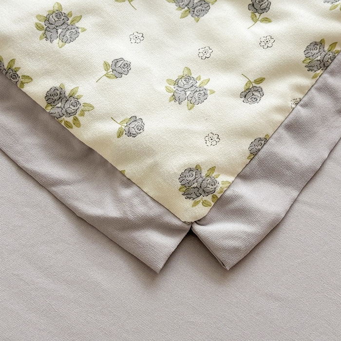 91家纺网 家纺一手货源 找家纺 金喜 2025新款小清新风格有氧针织双层纱大豆被夏被四件套 清欢