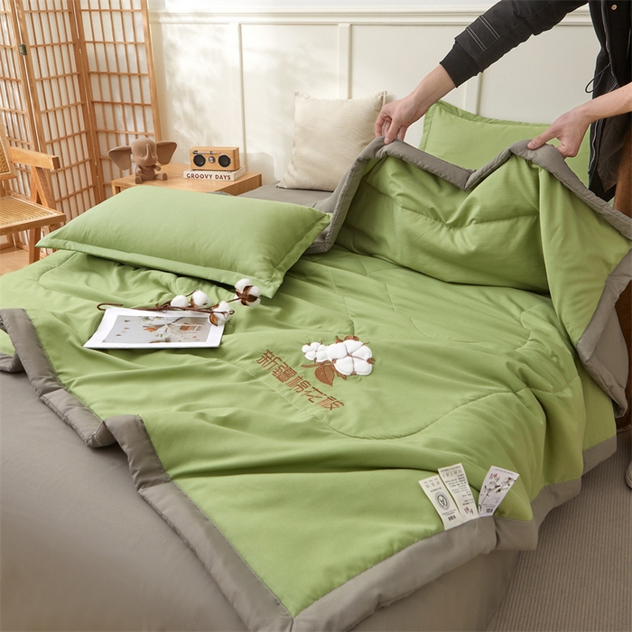 91家纺网 家纺一手货源 找家纺 西域种棉人·千百笠 2025新款A类100%新疆棉花夏凉被纯棉全棉填充毛巾绣绣花纯色双拼原棉空调被夏被 云暖-抹茶绿