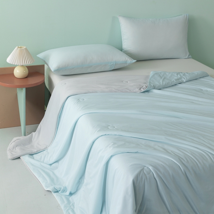 91家纺网 家纺一手货源 找家纺 瑜珠家纺 2025新款瑜珠云母凉感丝夏被 蓝+灰