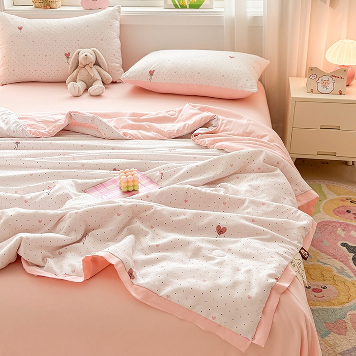 91家纺网 家纺一手货源 找家纺 金喜 2025新款小清新风格有氧针织双层纱大豆被夏被四件套 爱心气球