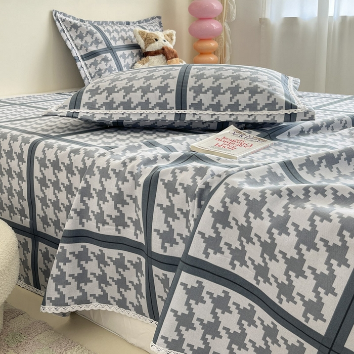 91家纺网 家纺一手货源 找家纺 新印象  2025新款花边老粗布床单款床笠款三件套蓝色千鸟格