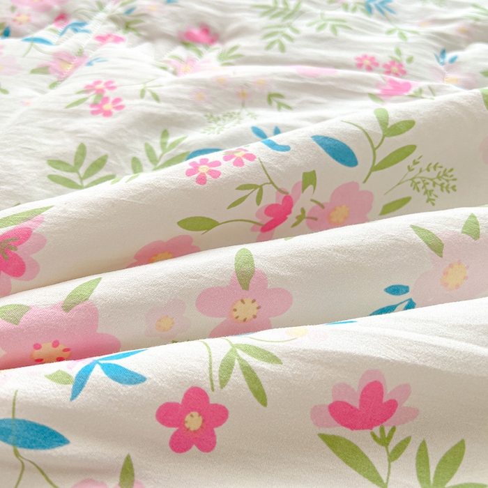 91家纺网 家纺一手货源 找家纺 西域种棉人·千百笠 2025新款A类新疆棉花夏凉被加宽包边水洗棉卡通印花吸湿透气棉花夏被空调被 凌香 躲猫猫