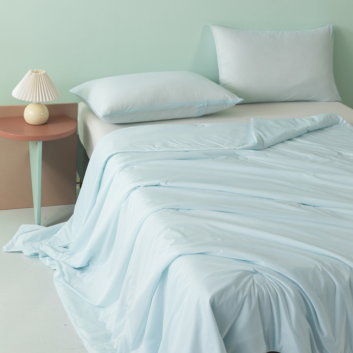 91家纺网 家纺一手货源 找家纺 瑜珠家纺 2025新款瑜珠云母凉感丝夏被 月光蓝