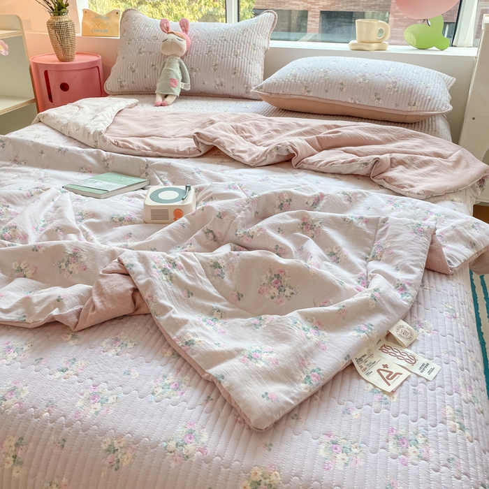 91家纺网 家纺一手货源 找家纺 老帅的工厂店 2025新款a类云感双层纱7a抗菌夏被床盖四件套 春芽