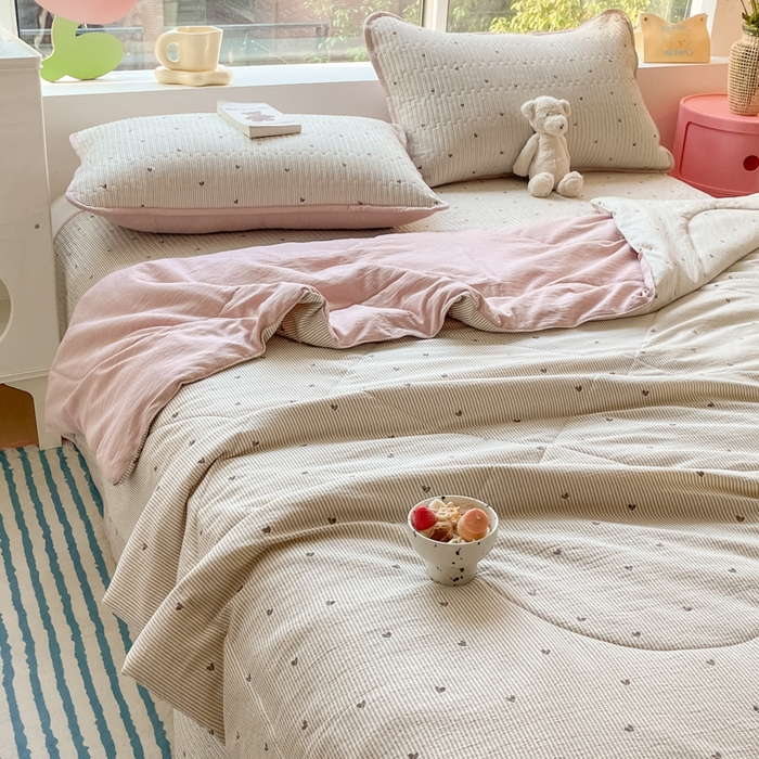 91家纺网 家纺一手货源 找家纺 老帅的工厂店 2025新款a类云感双层纱7a抗菌夏被床盖四件套 爱你